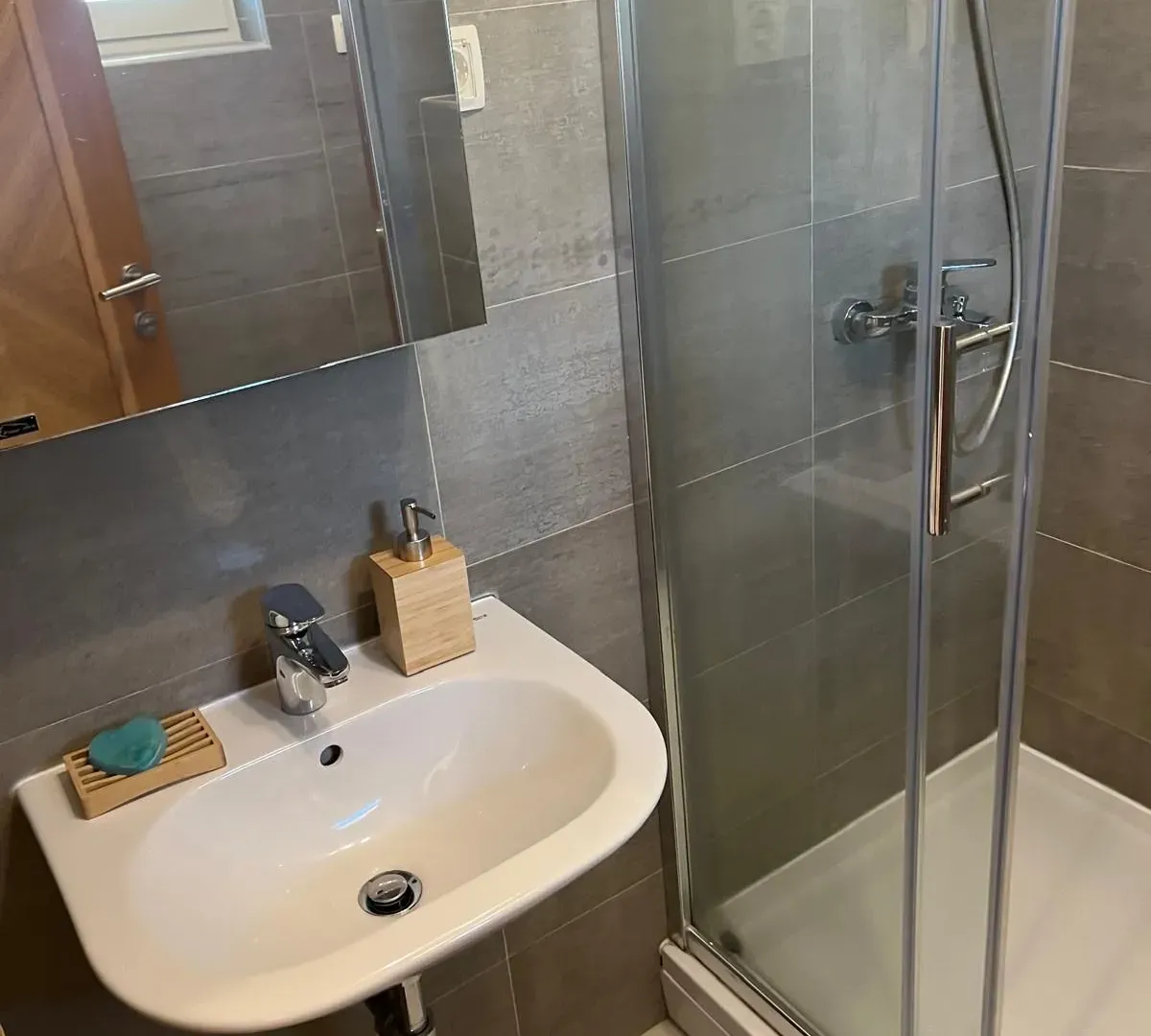 Prodaja, trosoban stan, 99m², Kalimanj, Tivat