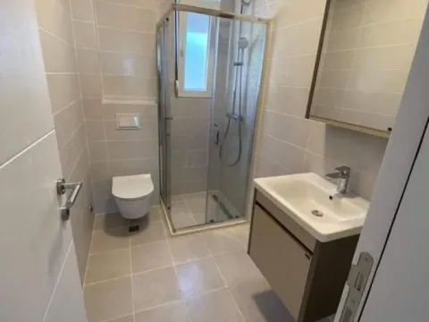 Izdavanje, dvosoban stan, 65m², Tivat, Crna Gora - image 8