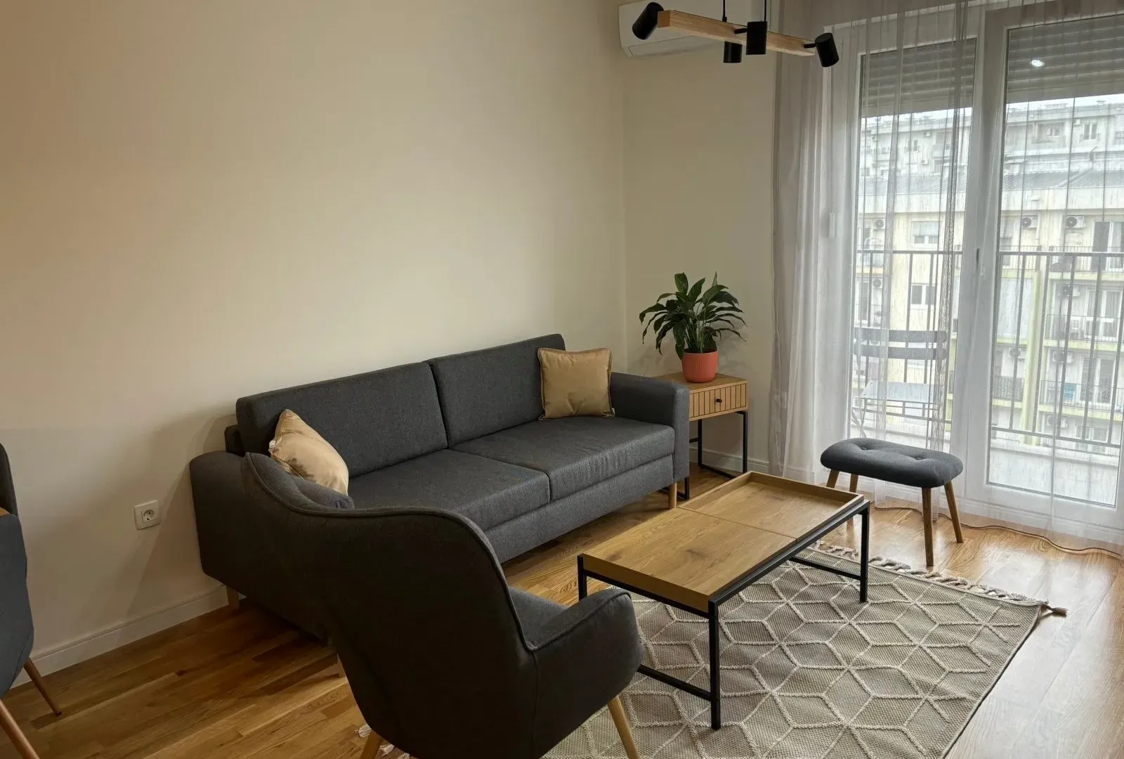 Rent, one bedroom apartment, 42m², Pobrežje, Podgorica