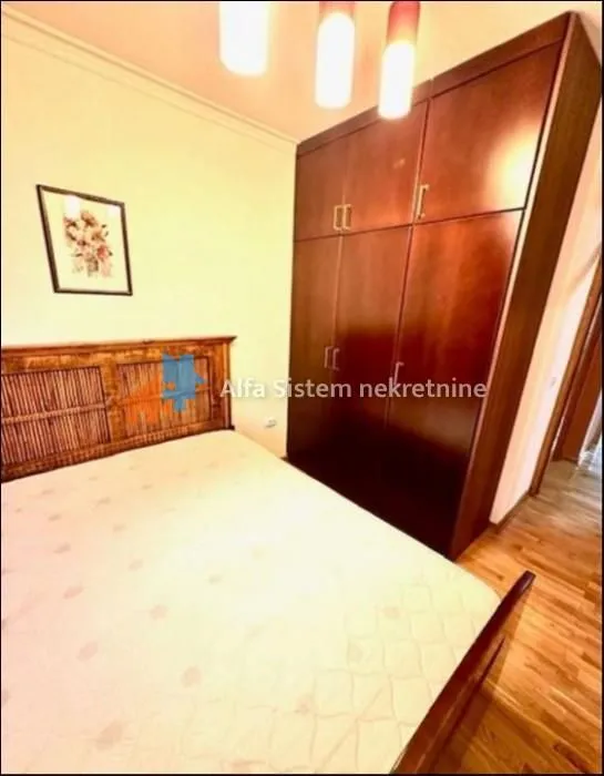Izdavanje, trosoban stan, 80m², Stari Grad, Beograd