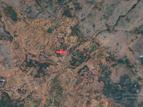 Zemljište in Kuči