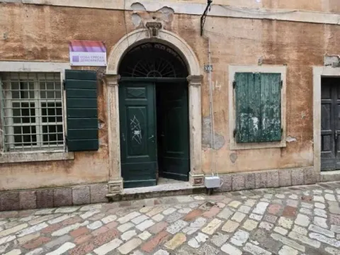 Prodaja, trosoban stan, 72m², Kotor, Crna Gora - image 2