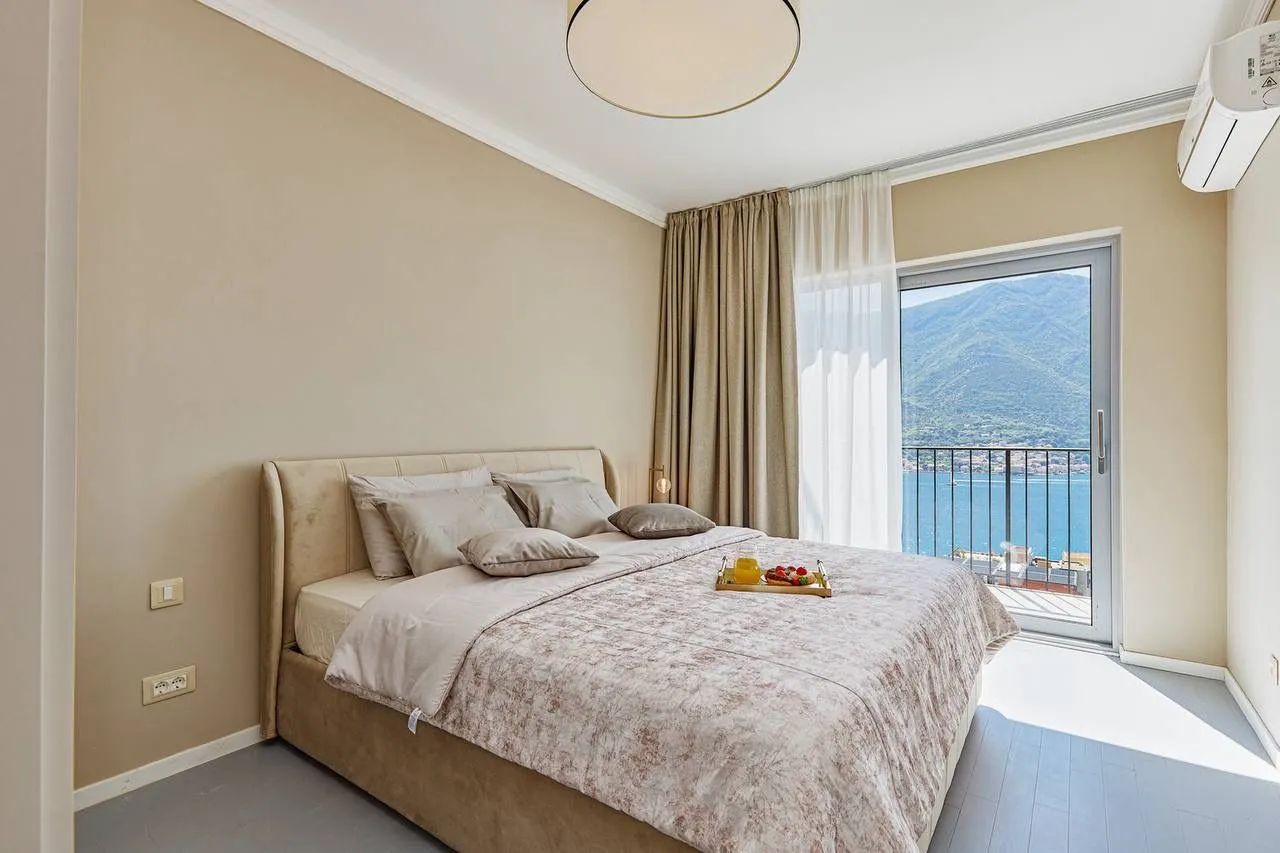 Prodaja, trosoban stan, 158m², Dobrota, Kotor