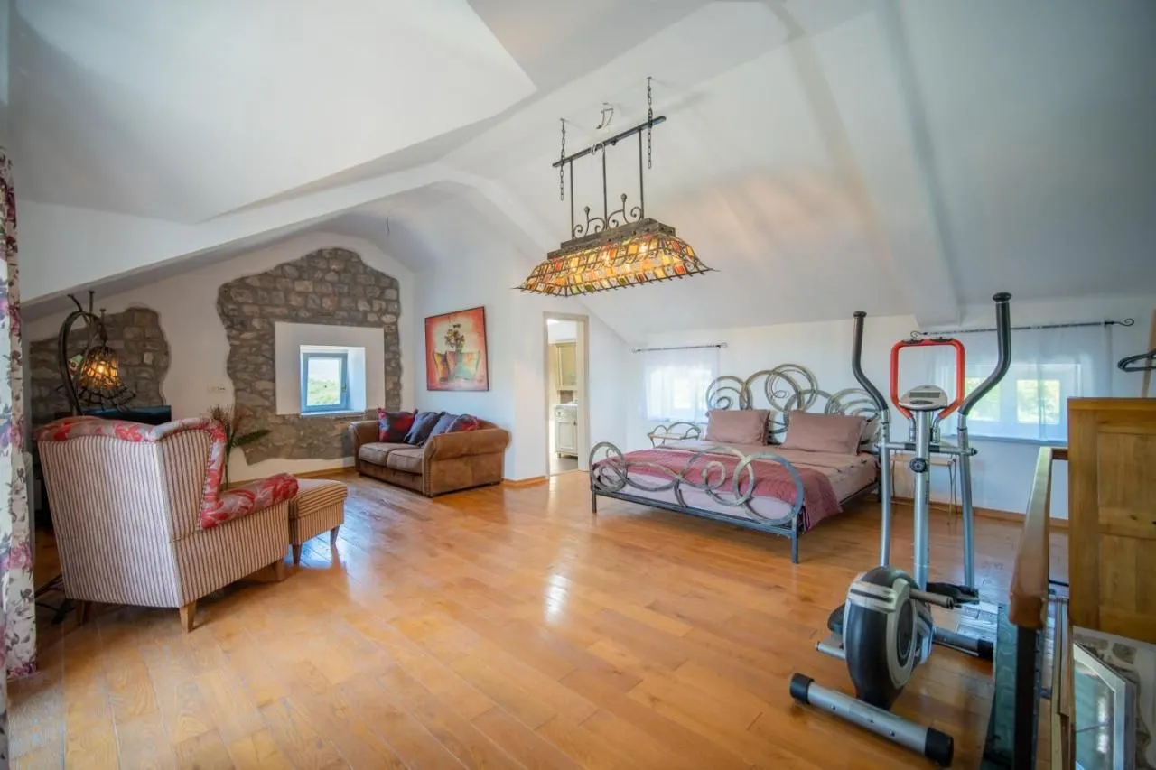Prodaja, kuća, 150m², Milovići, Tivat