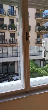 Pogled kroz prozor na susjednu zgradu. - image 3