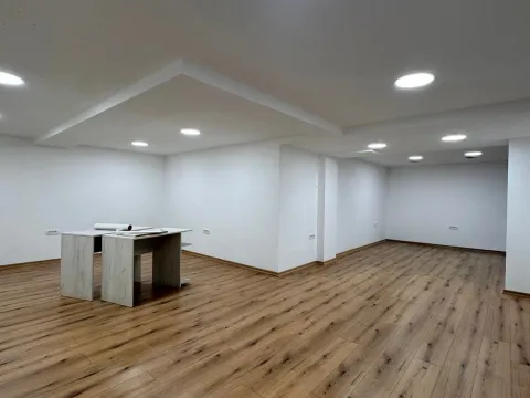 Rent, four bedroom apartment, 200m², Bečići, Budva - image 6