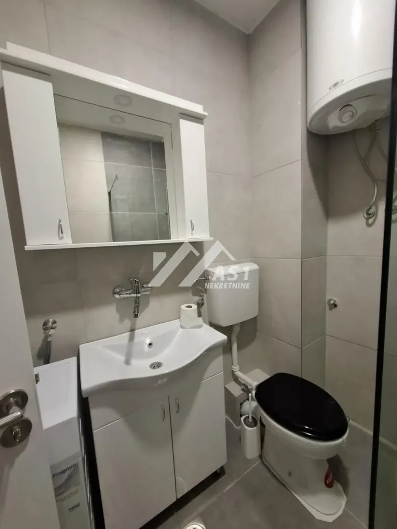 Izdavanje, jednosoban stan, 36m², Grbavica, Novi Sad Sve Podlokacije