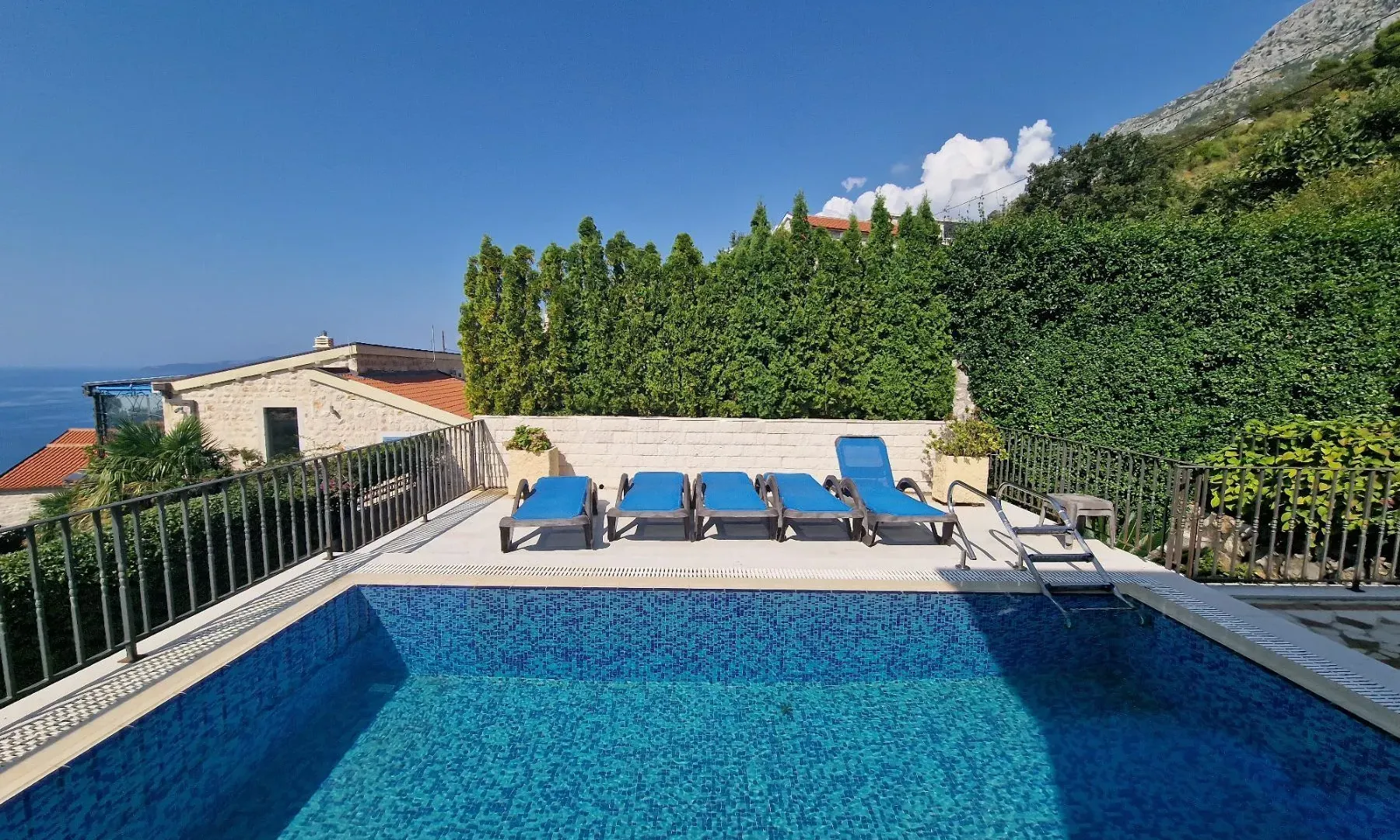 Sale, house, 300m², Reževići, Budva