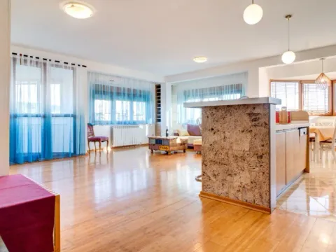 Rent, three bedroom apartment, 118m², Vezirov Most, Podgorica - image 8