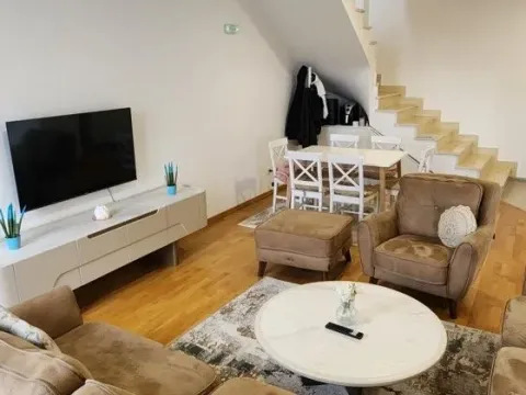 Izdavanje, četvorosoban stan, 160m², Stari Aerodrom, Podgorica - image 12