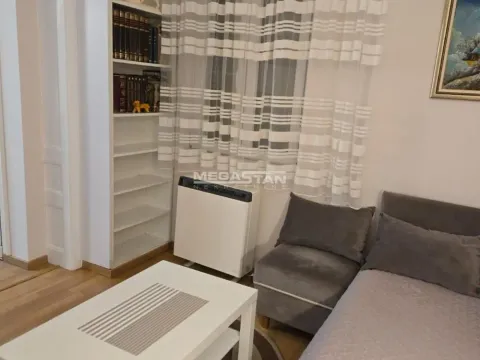 Izdavanje, trosoban stan, 55m², Cvetkova Pijaca, Zvezdara Sve Podlokacije