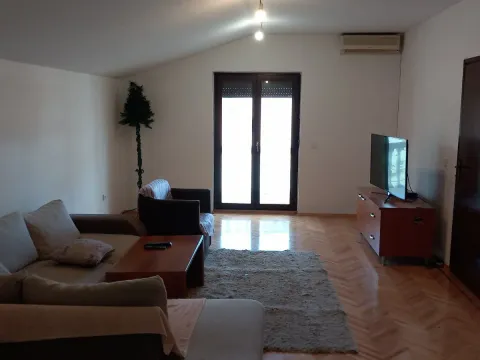 Rent, apartment, 130m², Podgorica, Crna Gora - image 1