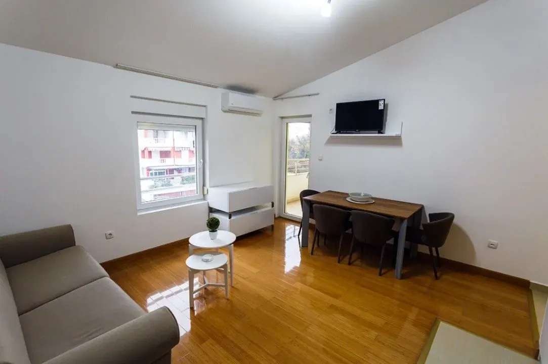 Izdavanje, garsonjera, 32m², Mainski Put, Budva
