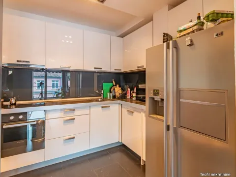 Prodaja, četvorosoban stan, 106m², Vračar, Šid - image 11