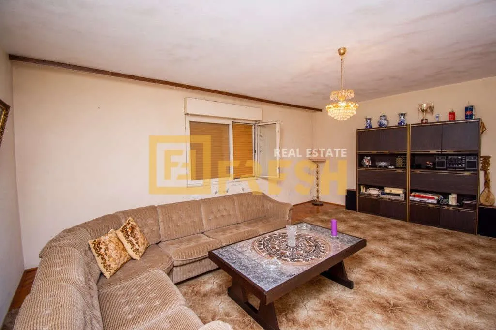 Sale, house, 214m², Tološi, Podgorica