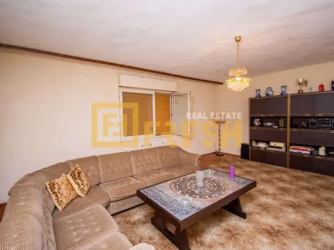 Prodaja, kuća, 214m², Tološi, Podgorica - image 18