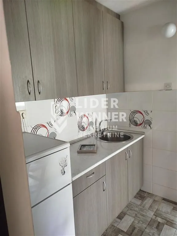 Prodaja, jednosoban stan, 37m², Slavujev Venac, Zvezdara Sve Podlokacije