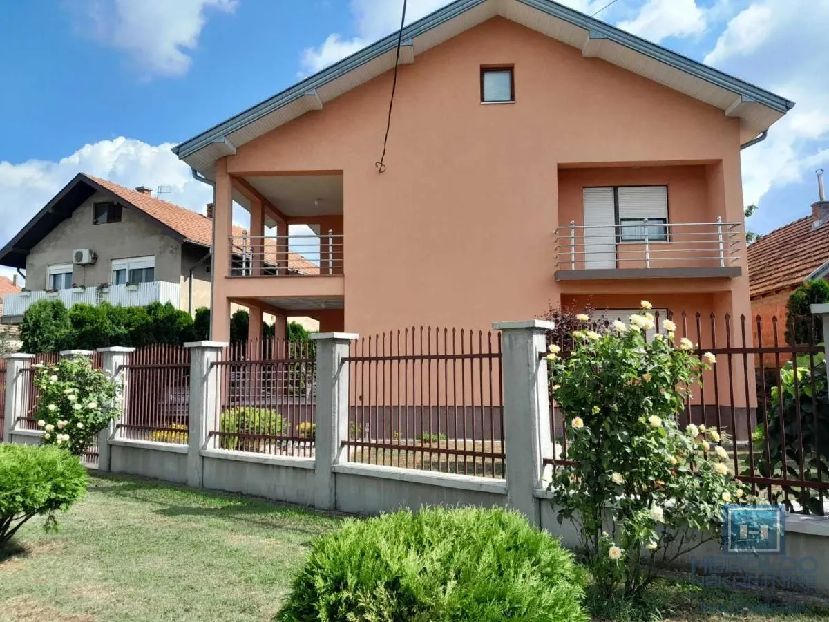 Sale, house, 180m², Centar, Ćuprija