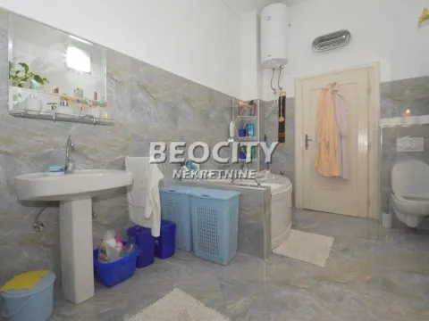 Prodaja, kuća, 250m², Centar, Subotica - image 7