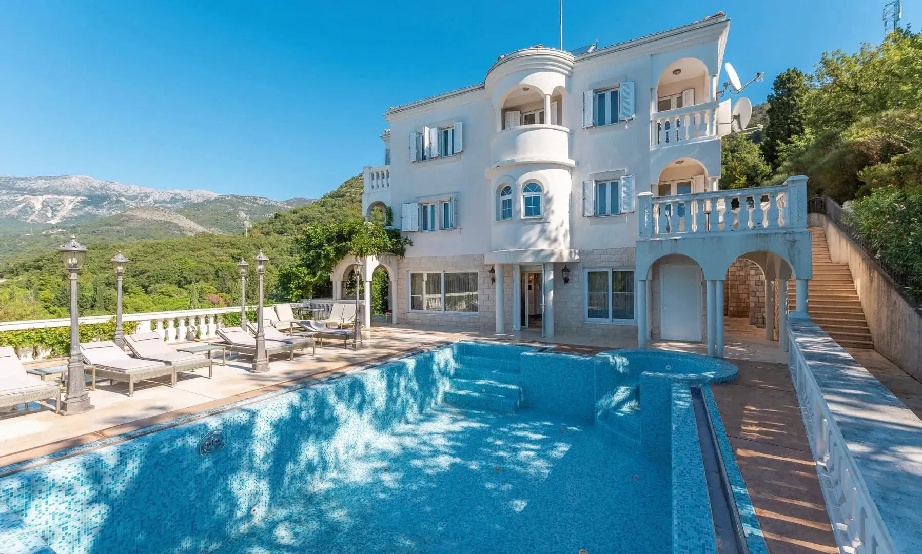 Sale, house, 485m², Sveti Stefan, Budva