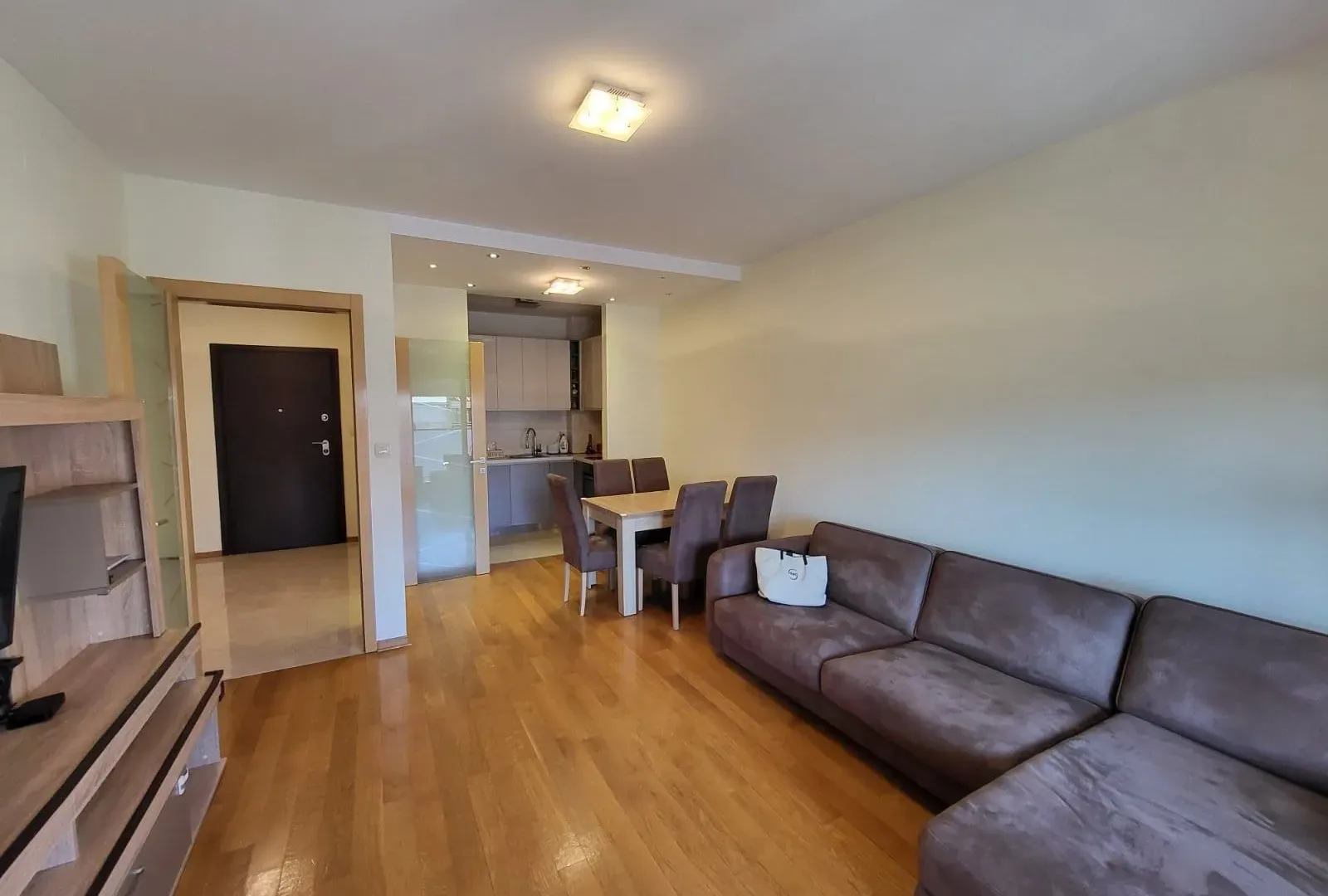 Izdavanje, trosoban stan, 95m², Preko Morače, Podgorica