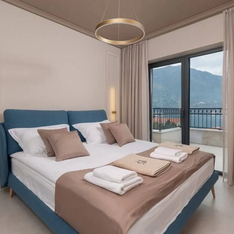 Prodaja, trosoban stan, 104m², Dobrota, Kotor
