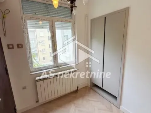 Izdavanje, četvorosoban stan, 87m², Slavija, Vračar Sve Podlokacije - image 6