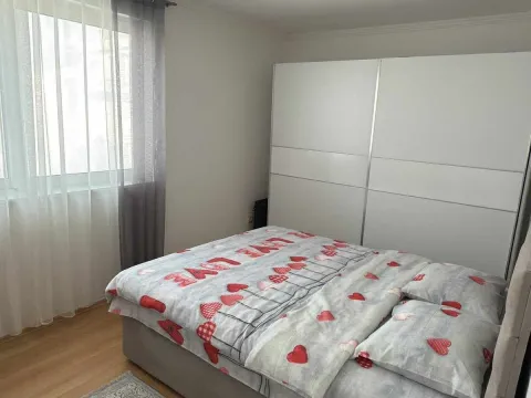 Izdavanje, trosoban stan, 70m², Centar, Bar - image 5