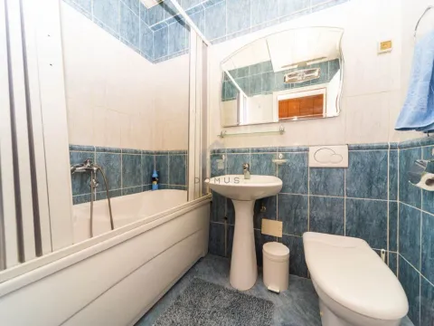 Izdavanje, dvosoban stan, 76m², Centar, Podgorica - image 8