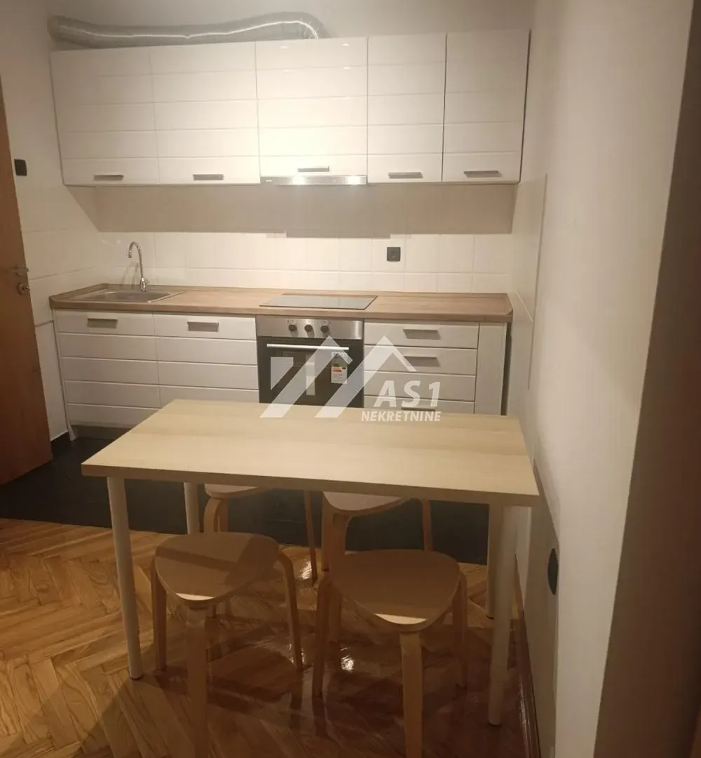 Izdavanje, dvosoban stan, 55m², Bulevar Oslobodjenja, Novi Sad Sve Podlokacije