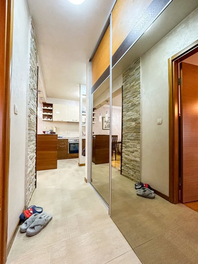 Izdavanje, dvosoban stan, 55m², Stari Aerodrom, Podgorica