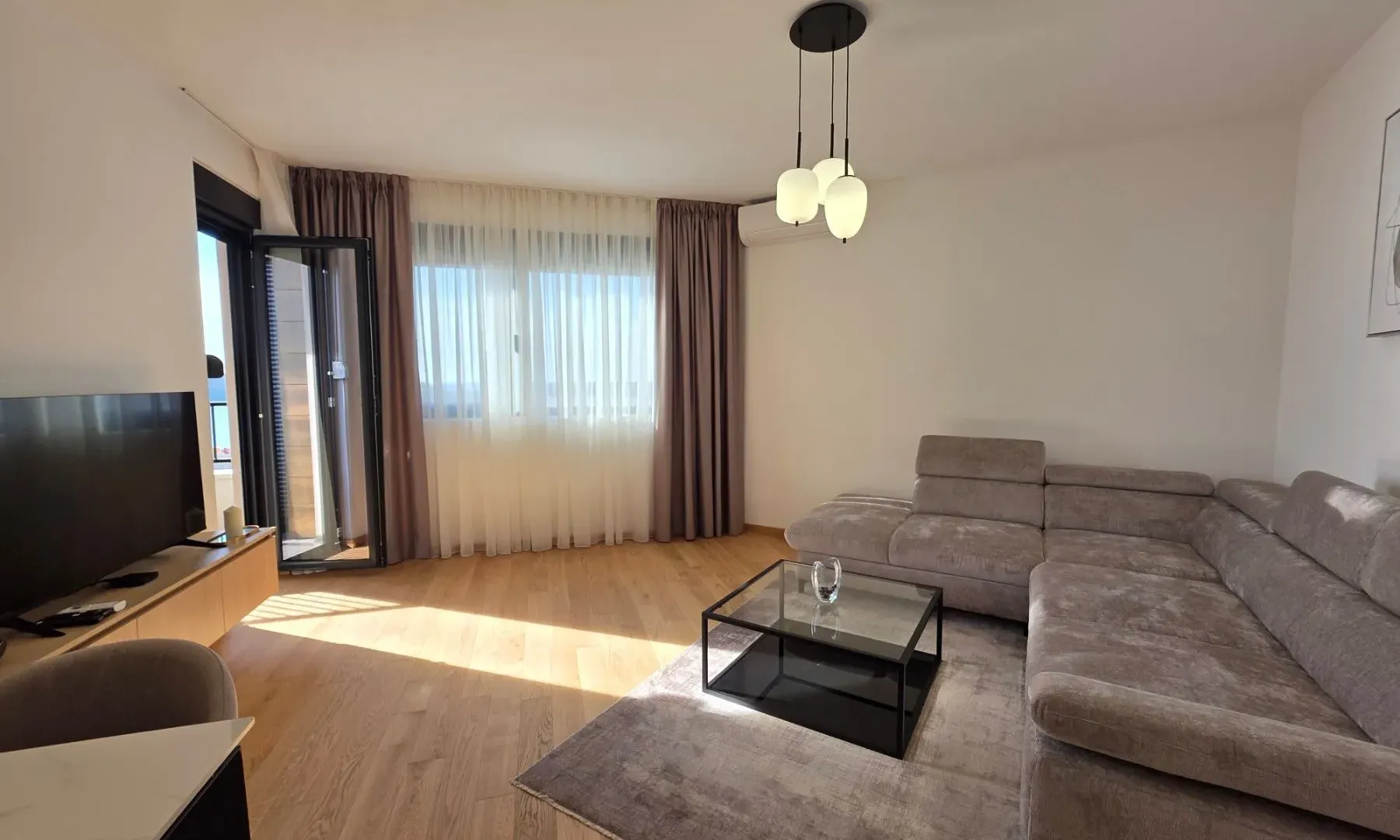 Izdavanje, jednosoban stan, 44m², Bečići, Budva