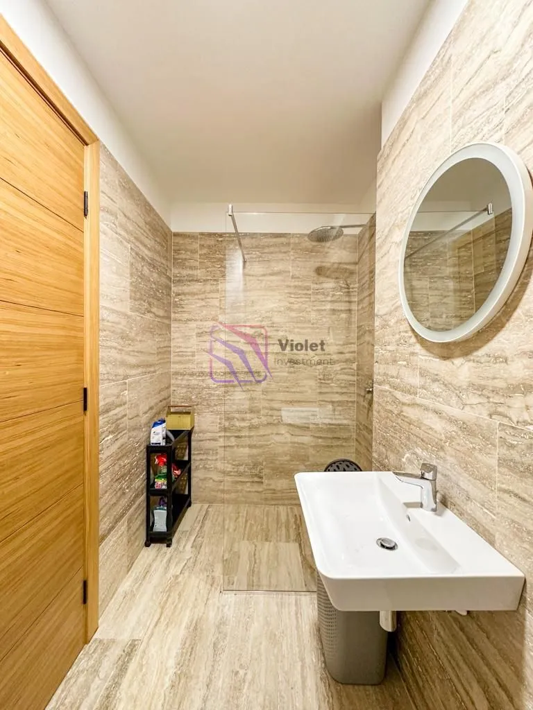 Izdavanje, dvosoban stan, 83m², Kod Capital Plaze, Podgorica
