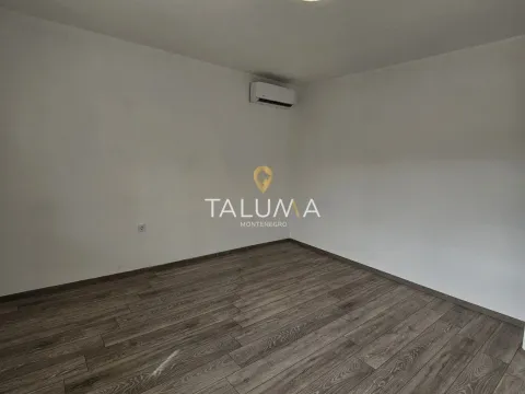 Izdavanje, kuća, 210m², Masline, Podgorica - image 17