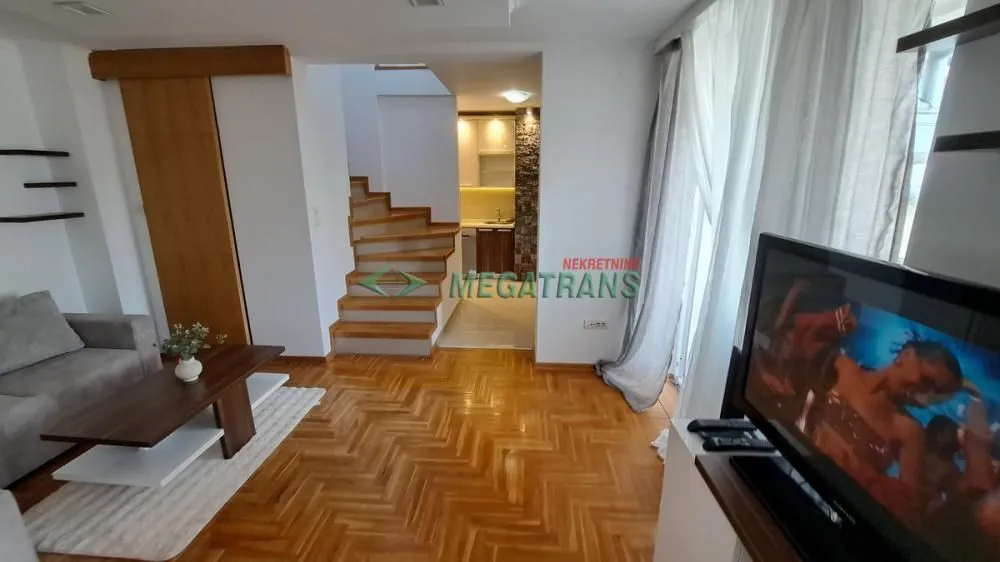 Izdavanje, četvorosoban stan, 103m², Grbavica, Novi Sad Sve Podlokacije