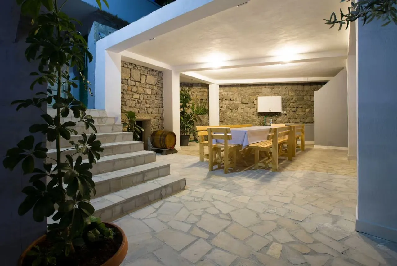 Rent, house, 110m², Tivat, Crna Gora