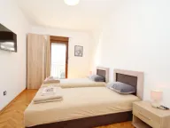 Izdavanje, dvosoban stan, 83m², Centar, Tivat - image 12