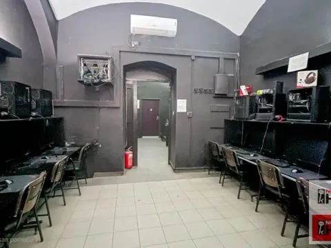 Izdavanje, poslovni prostor, 60m², Centar, Novi Sad