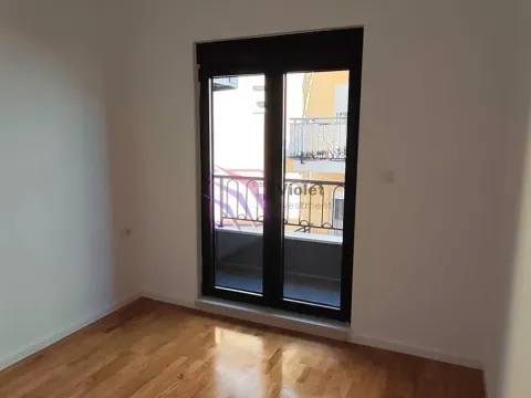 Izdavanje, jednosoban stan, 45m², City Kej, Podgorica - image 3