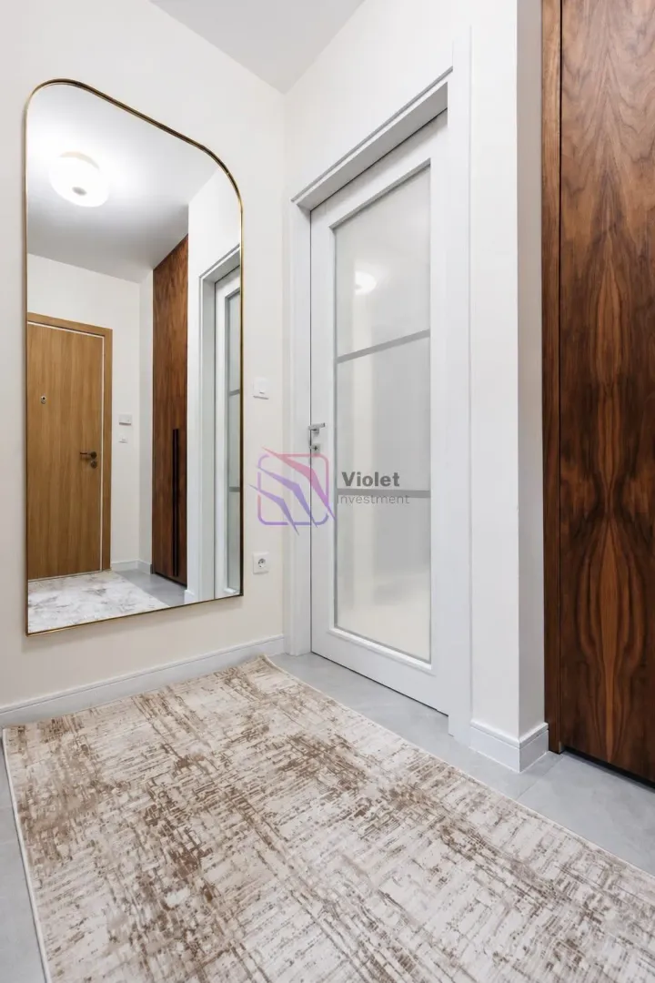 Izdavanje, dvosoban stan, 73m², Central Point, Podgorica