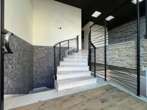 Izdavanje, poslovni prostor, 97m², Preko Morače, Podgorica - image 4