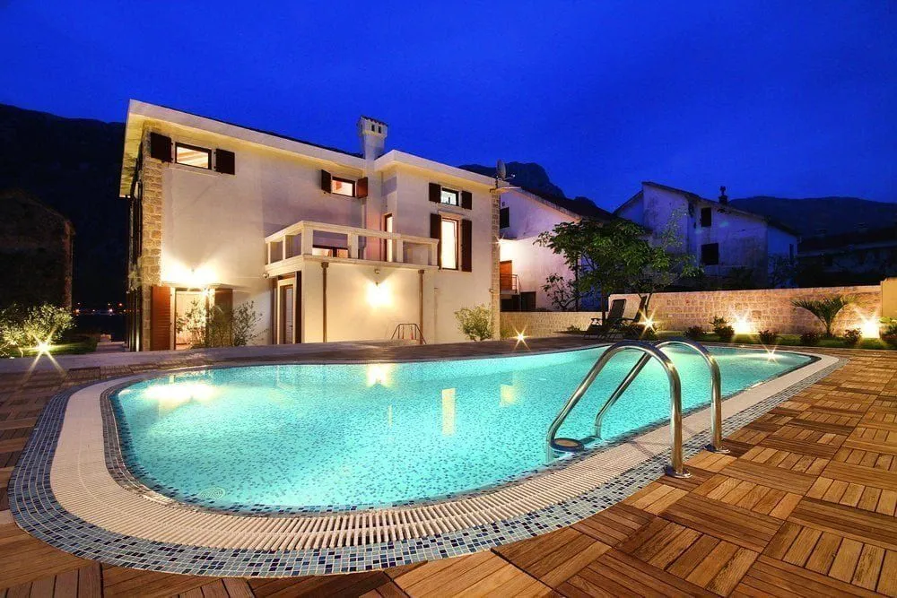 Sale, house, 497m², Prčanj, Kotor