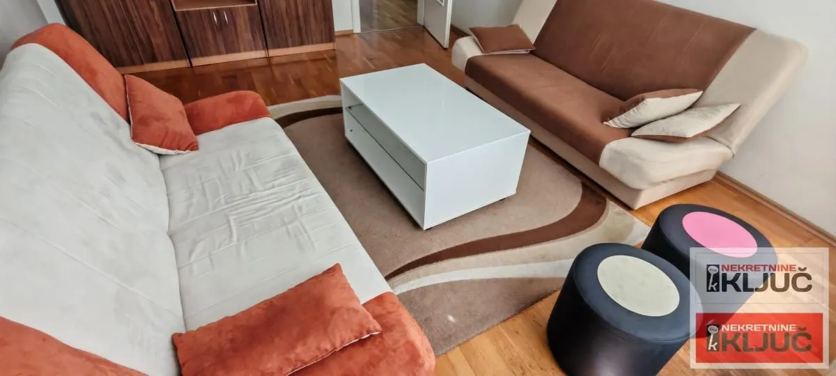 Izdavanje, dvosoban stan, 42m², Centar, Novi Sad