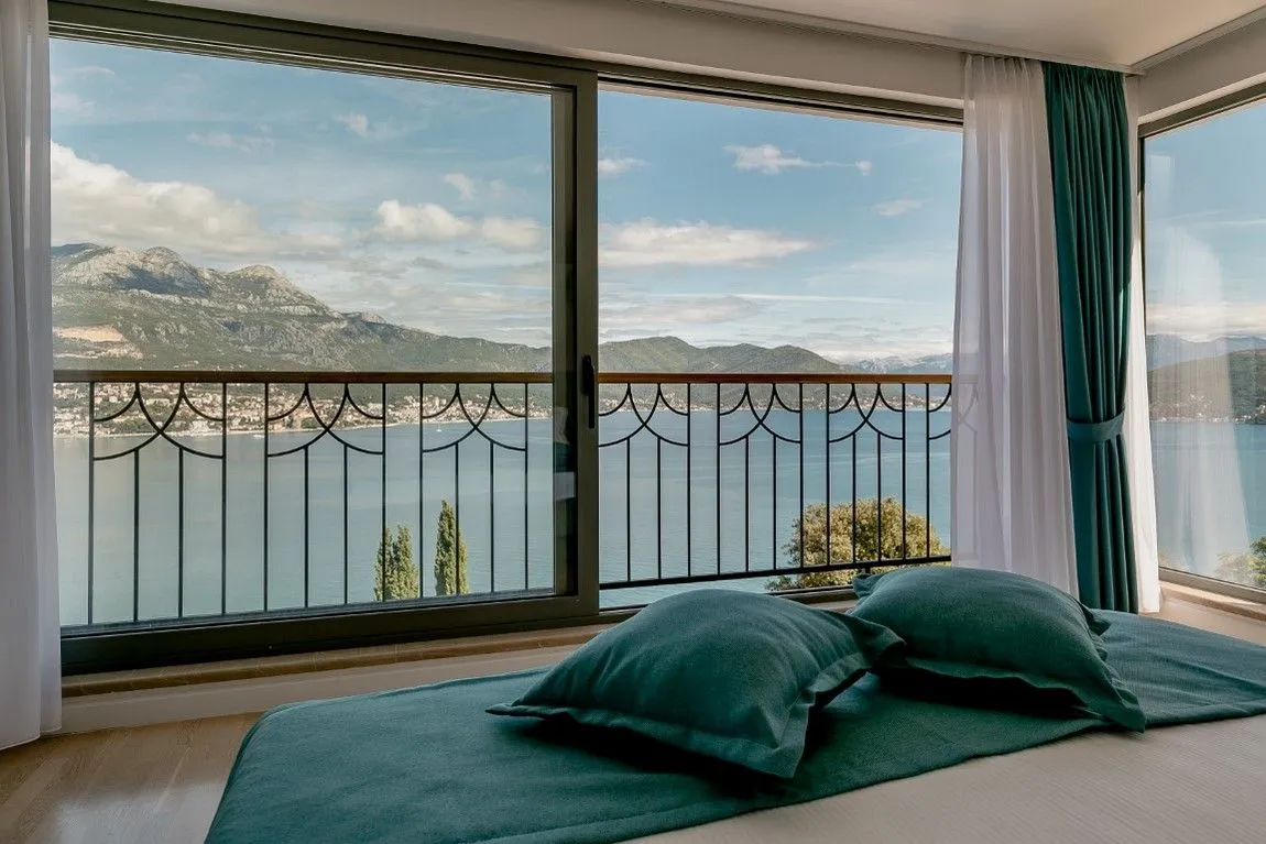 Prodaja, kuća, 236m², Njivice, Herceg Novi