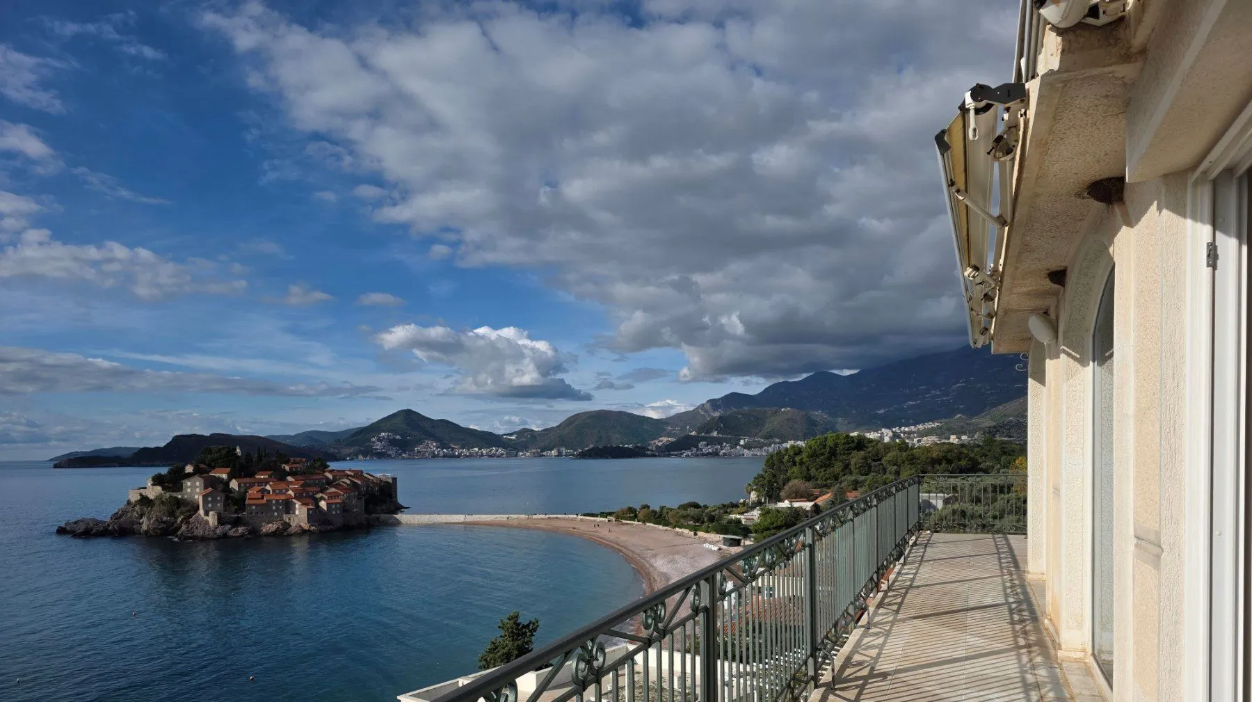 Prodaja, ugostiteljski objekat, 1200m², Sveti Stefan, Budva