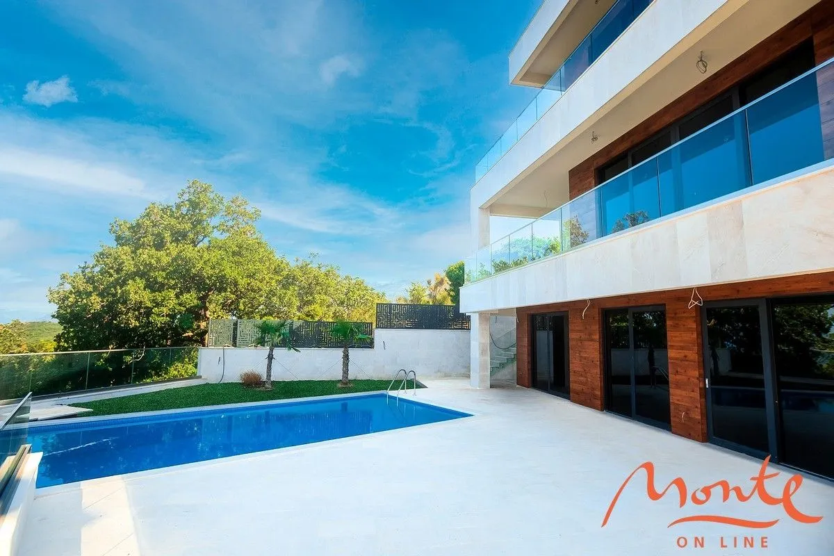 Sale, house, 632m², Reževići, Budva