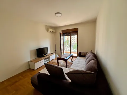 Prodaja, dvosoban stan, 69m², Stari Aerodrom, Podgorica - image 2