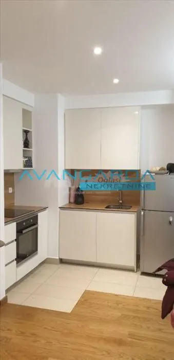 Izdavanje, stan, 56m², Beograd Na Vodi, Beograd