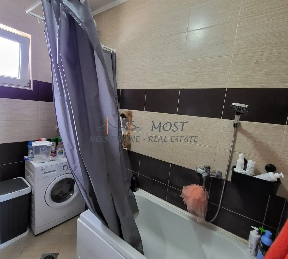 Izdavanje, kuća, 100m², Gornja Gorica, Podgorica