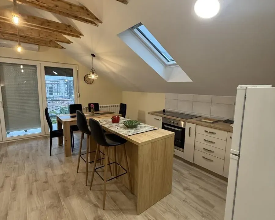 Izdavanje, trosoban stan, 90m², Mali Mokri Lug, Zvezdara Sve Podlokacije